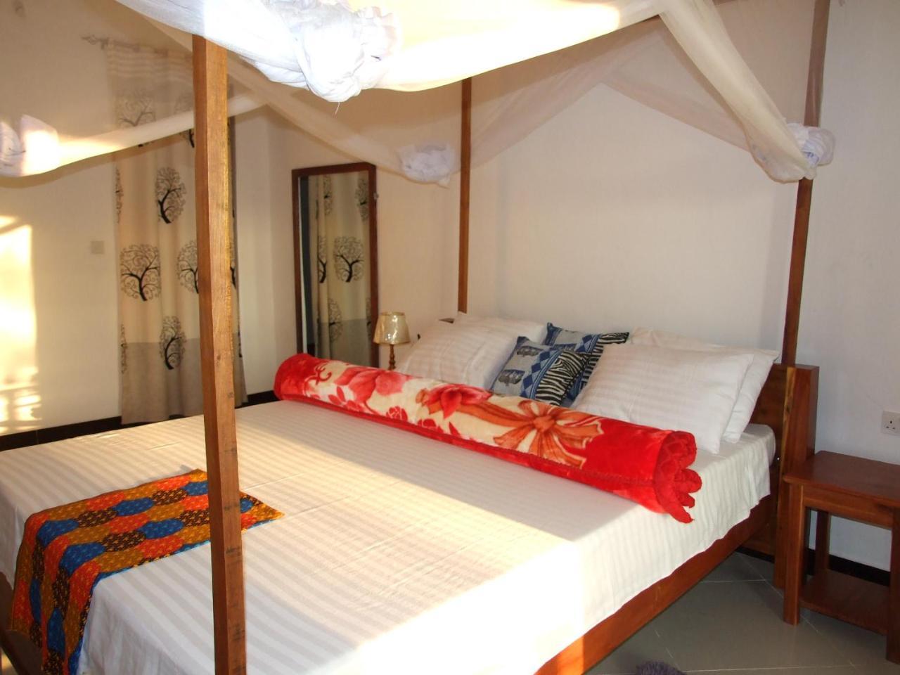 Voyage Village Lodge Mikumi ภายนอก รูปภาพ